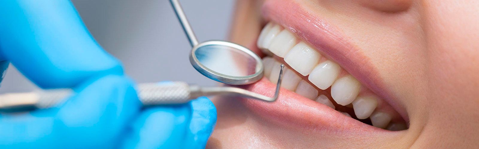 Clínica Dental Valentín Ojeda revisión de dentadura
