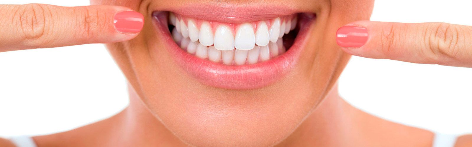 Clínica Dental Valentín Ojeda mujer sonriendo