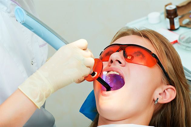 Clínica Dental Valentín Ojeda mujer en tratamiento odontológico